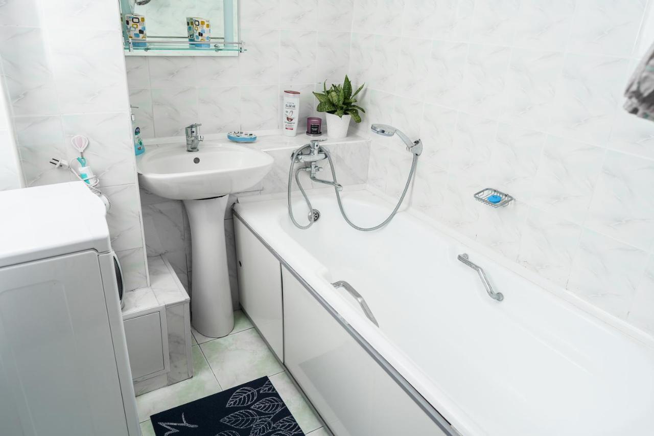 Apartament Золотой Квадрат 60 Кв2 Ałma Ata Zewnętrze zdjęcie