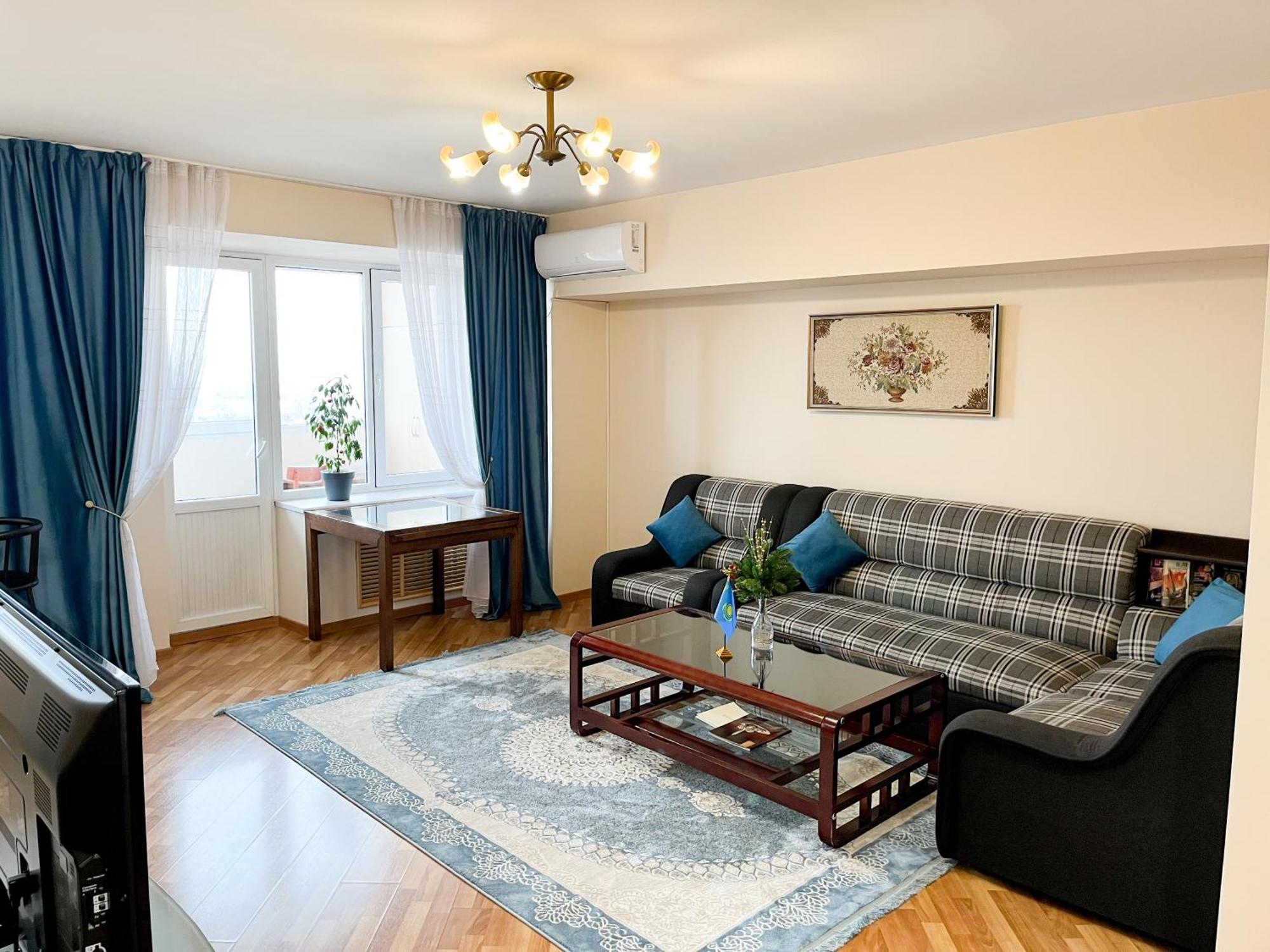 Apartament Золотой Квадрат 60 Кв2 Ałma Ata Zewnętrze zdjęcie